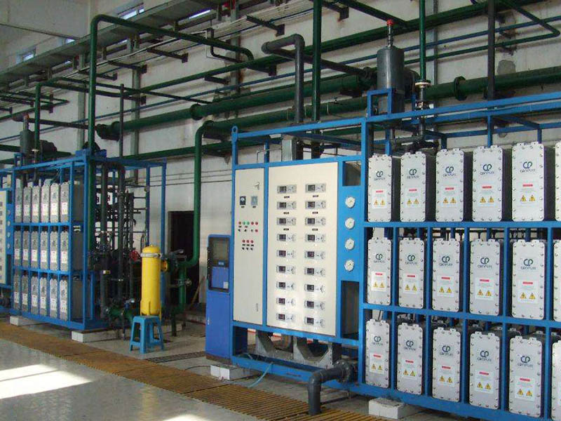 EDI設備內部有兩個水膽，一個是熱水膽，一個是冷水膽