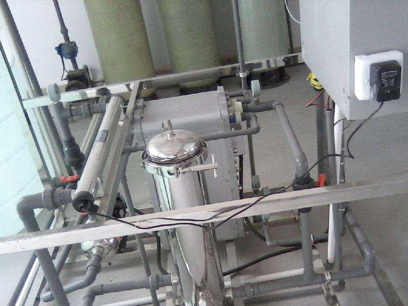 EDI系統(tǒng)是在壓力作用下，水透過反滲透膜成為純水